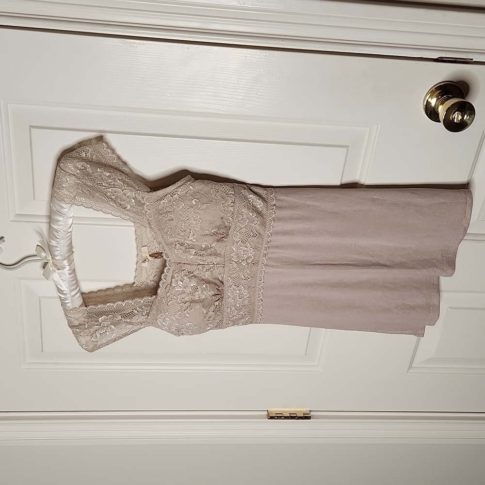 Easel Los Angeles Taupe Lace Top - Size S NWOT - Picture 3 of 10
